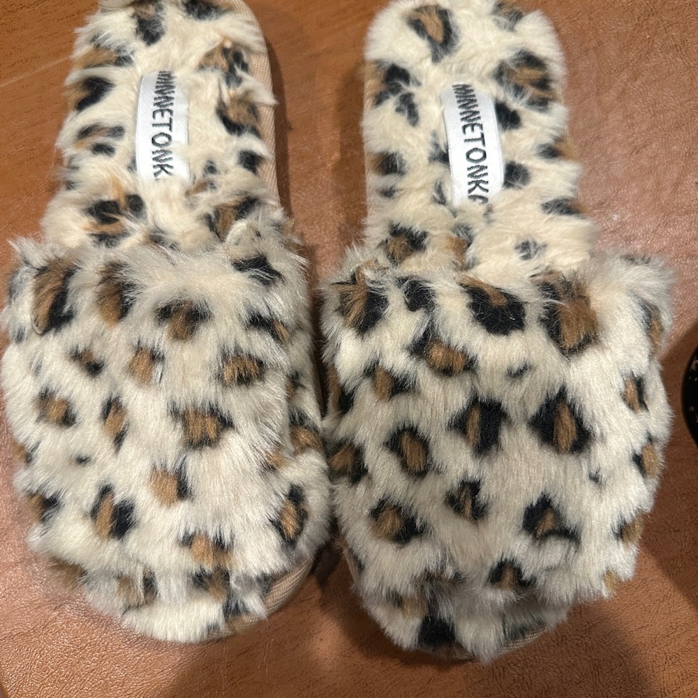 Leopard Print Fuzzy Slippers - size 7